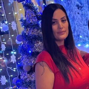 Meet your Posher, Lara